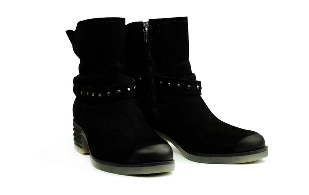 Жіночі черевики чорні 7023