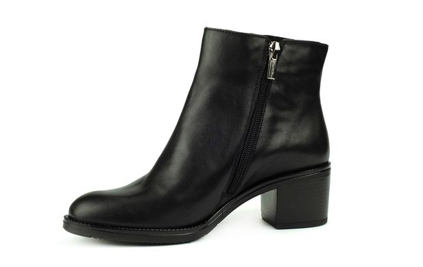 Жіночі черевики чорні 7057